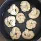 Illustration for article titled How to cheat your way to "homemade" garlic knots